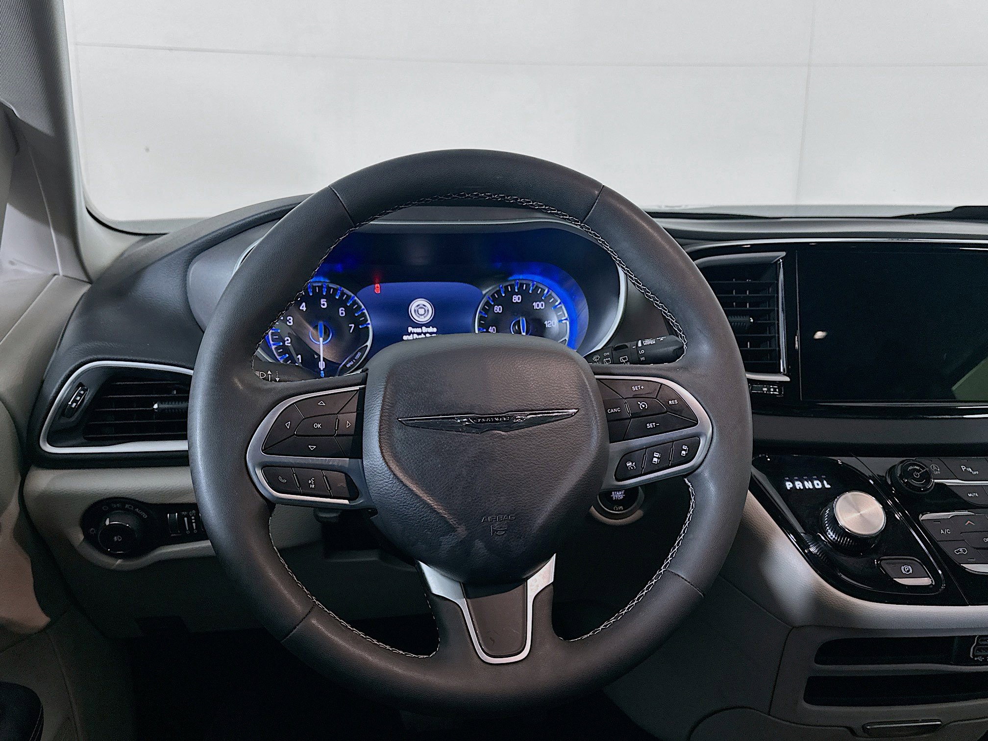 Used 2024 Chrysler Pacifica Touring-L image 18