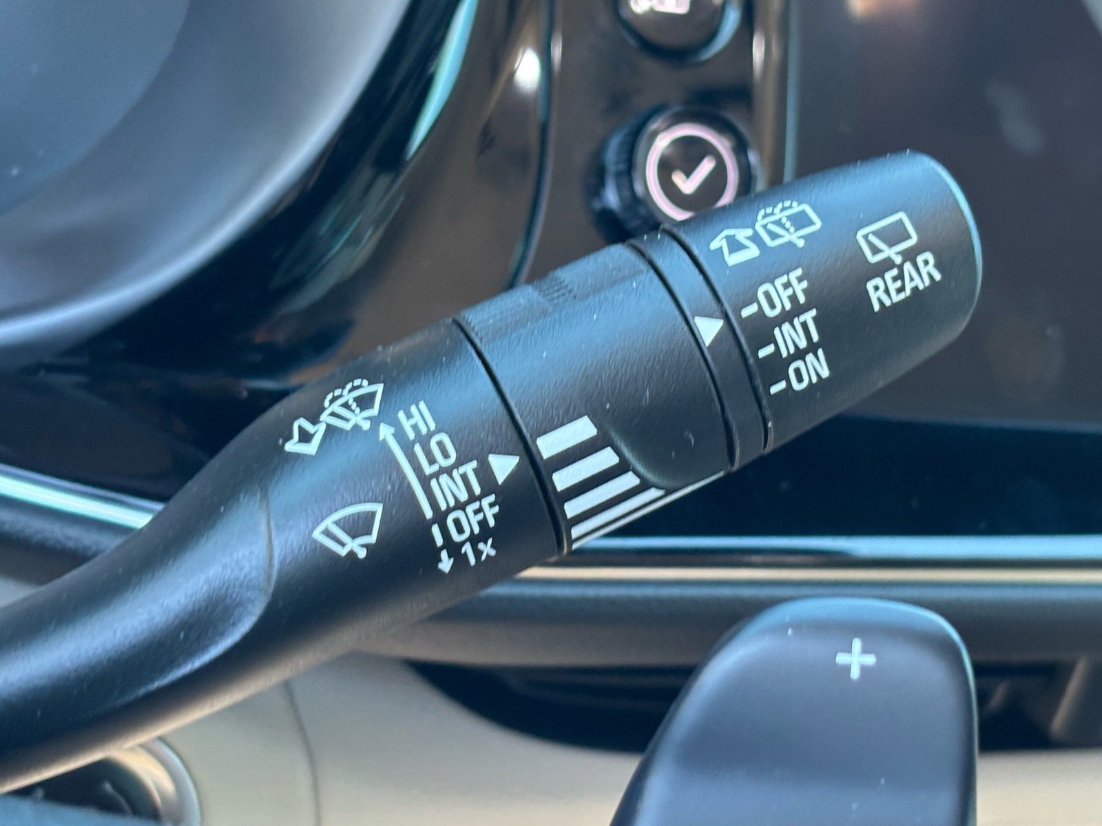 Used 2023 Buick Envision Avenir image 17