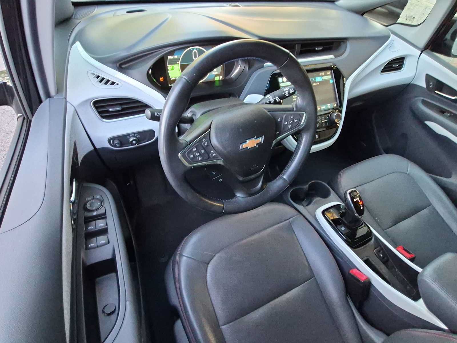 Used 2019 Chevrolet Bolt Premier w/ Infotainment Package FWD image 10