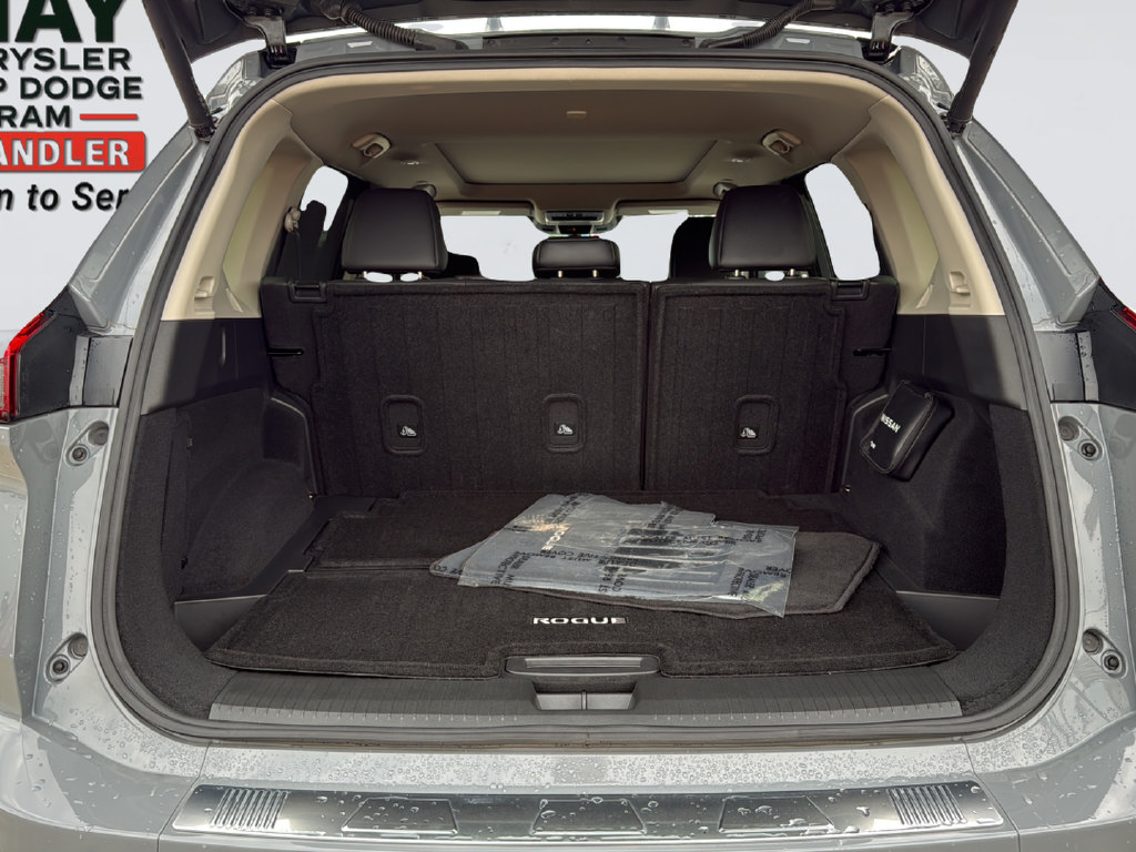 Used 2025 Nissan Rogue SL w/ Tech Package FWD image 13