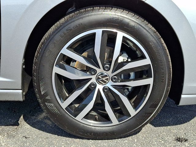 Certified 2025 Volkswagen Jetta SE FWD image 11