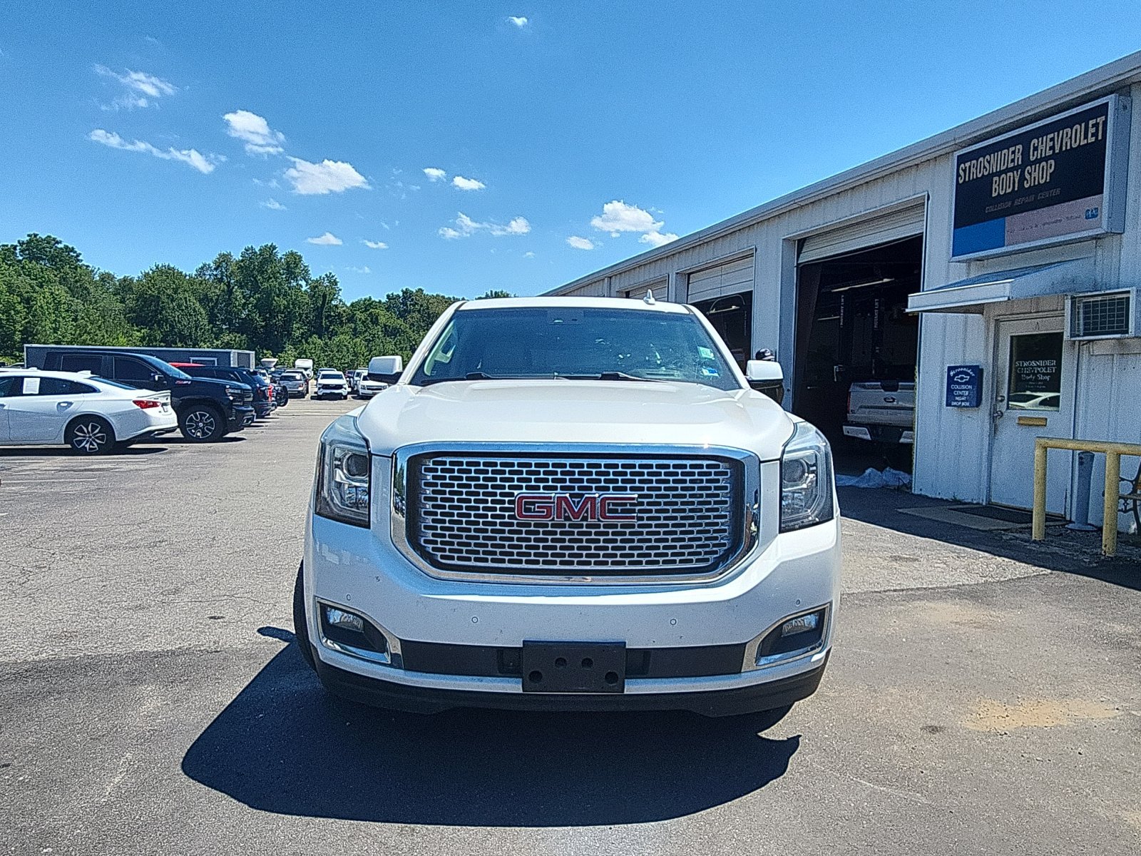 Used 2017 GMC Yukon XL Denali w/ Open Road Package RWD image 8