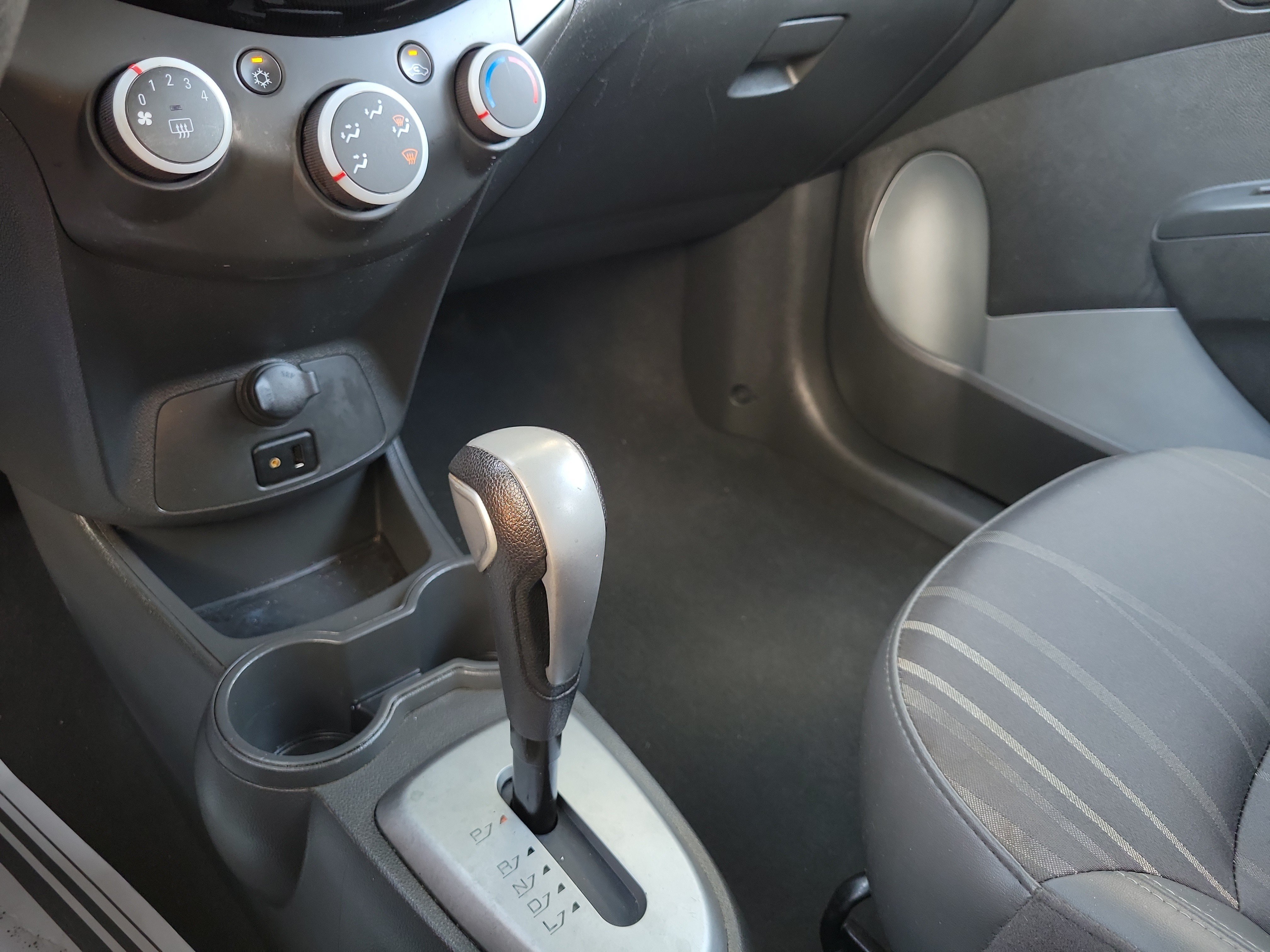 Used 2014 Chevrolet Spark LT FWD image 26