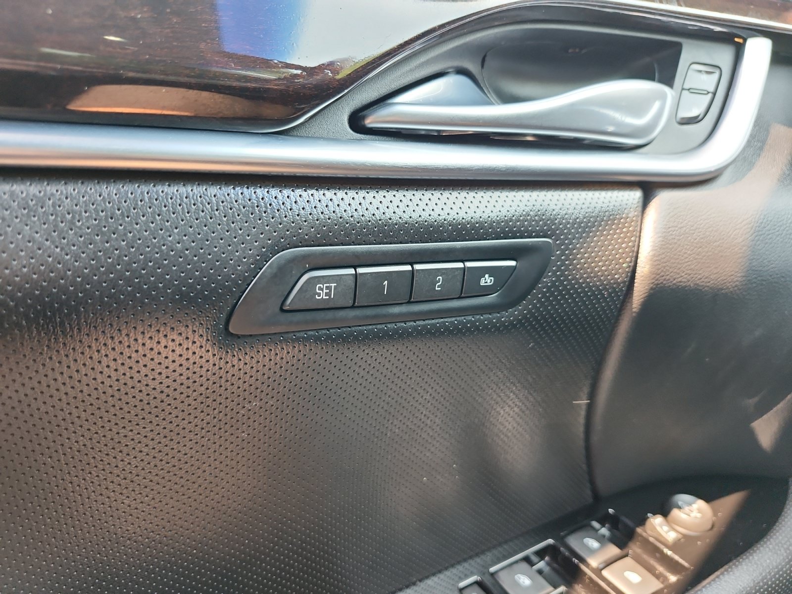 Used 2015 Cadillac XTS Luxury FWD image 15