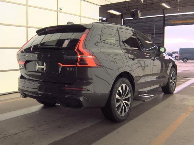 Certified 2025 Volvo XC60 B5 Plus image 3