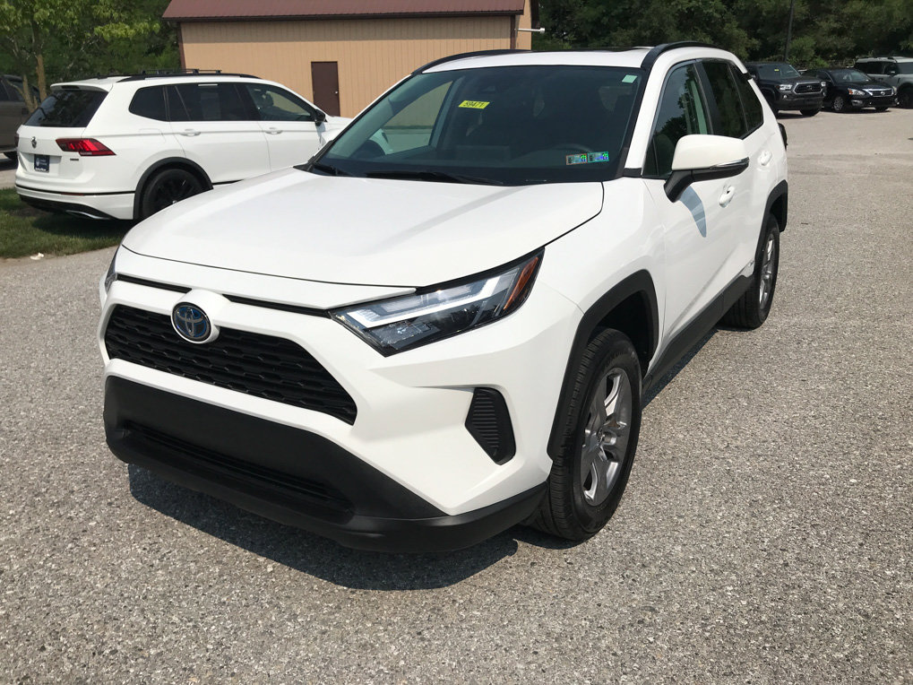 Used 2022 Toyota RAV4 XLE w/ Convenience Package AWD/4WD image 4