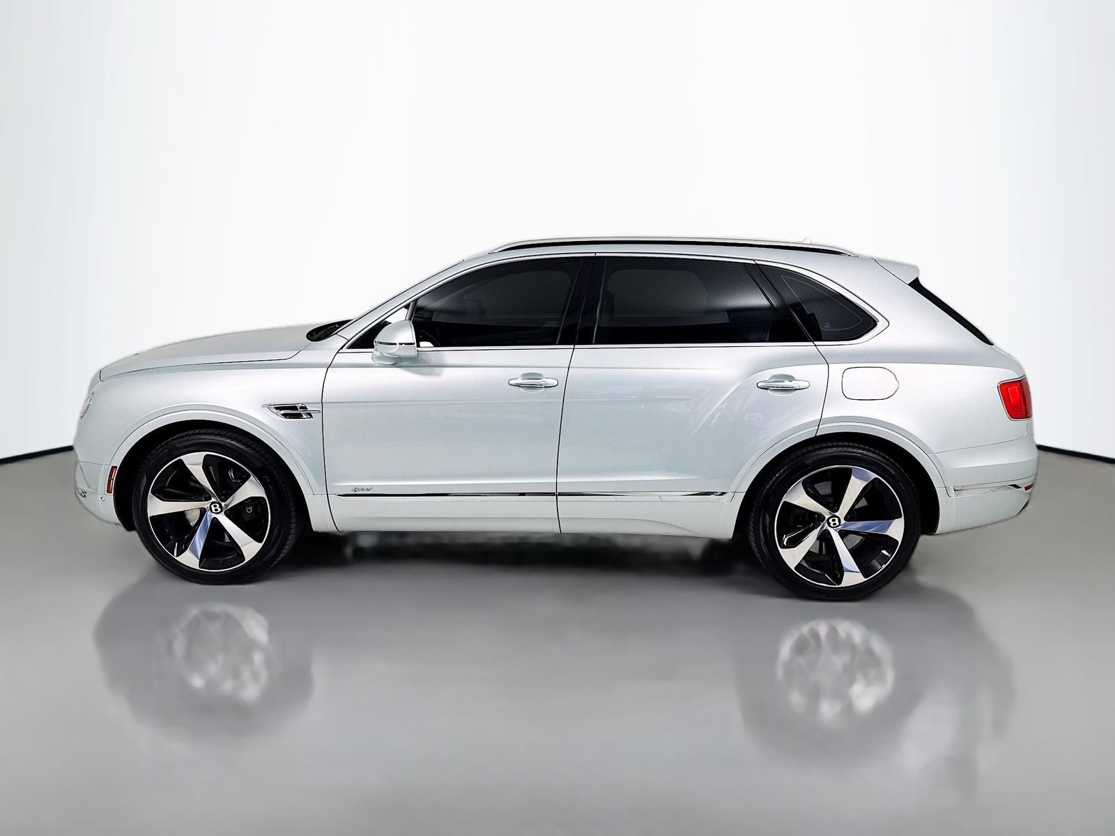 Certified 2020 Bentley Bentayga Plug-In Hybrid AWD/4WD image 5