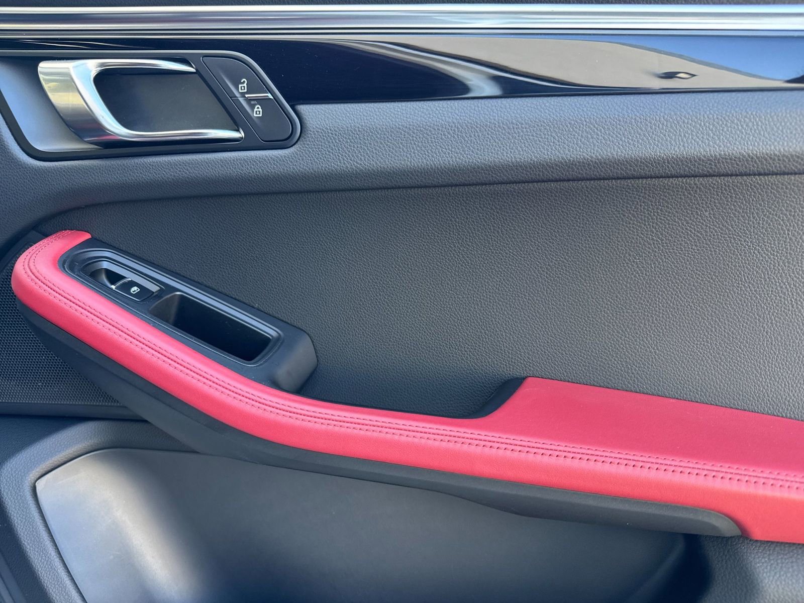 Certified 2020 Porsche Macan image 20