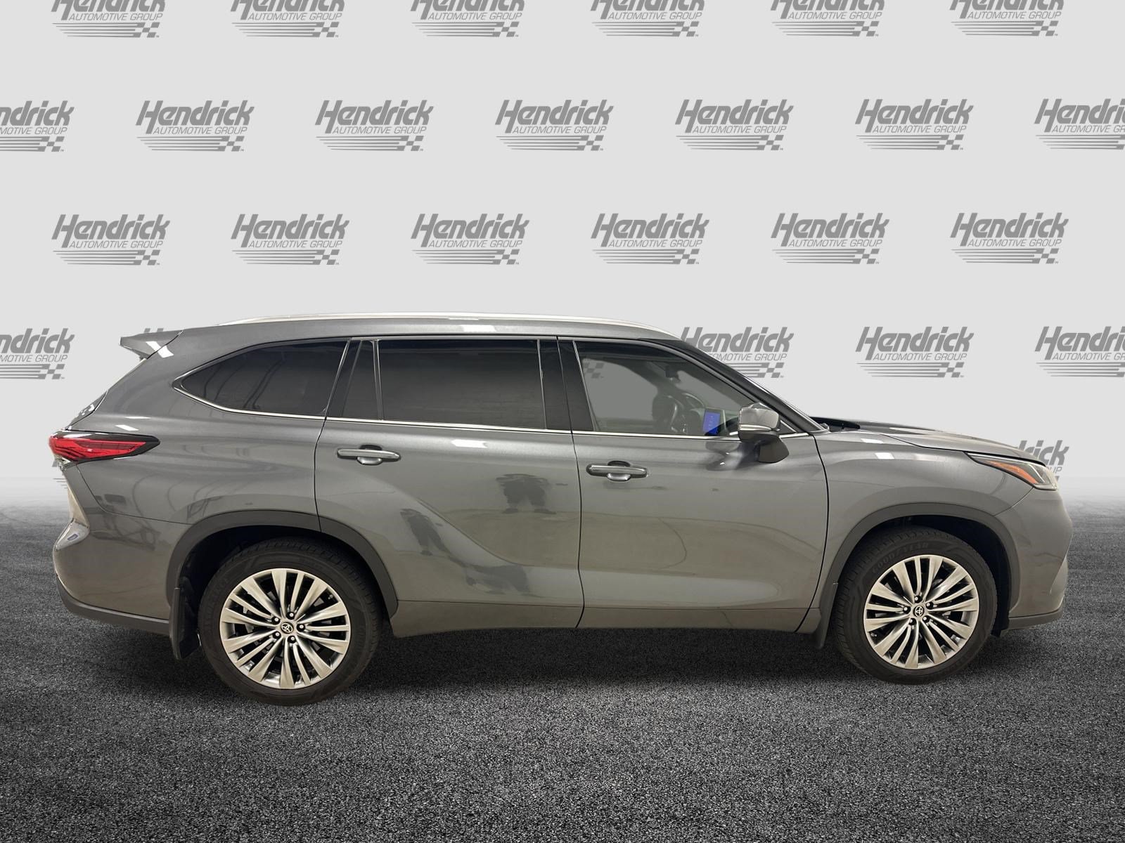 Used 2023 Toyota Highlander Platinum AWD/4WD image 11