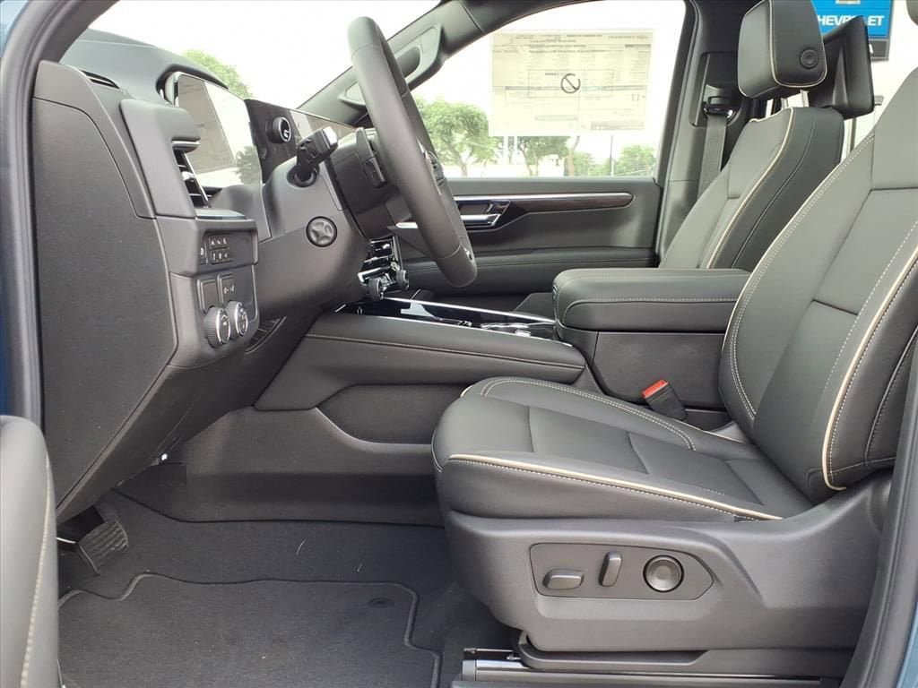 New 2026 Chevrolet Suburban Premier RWD image 17