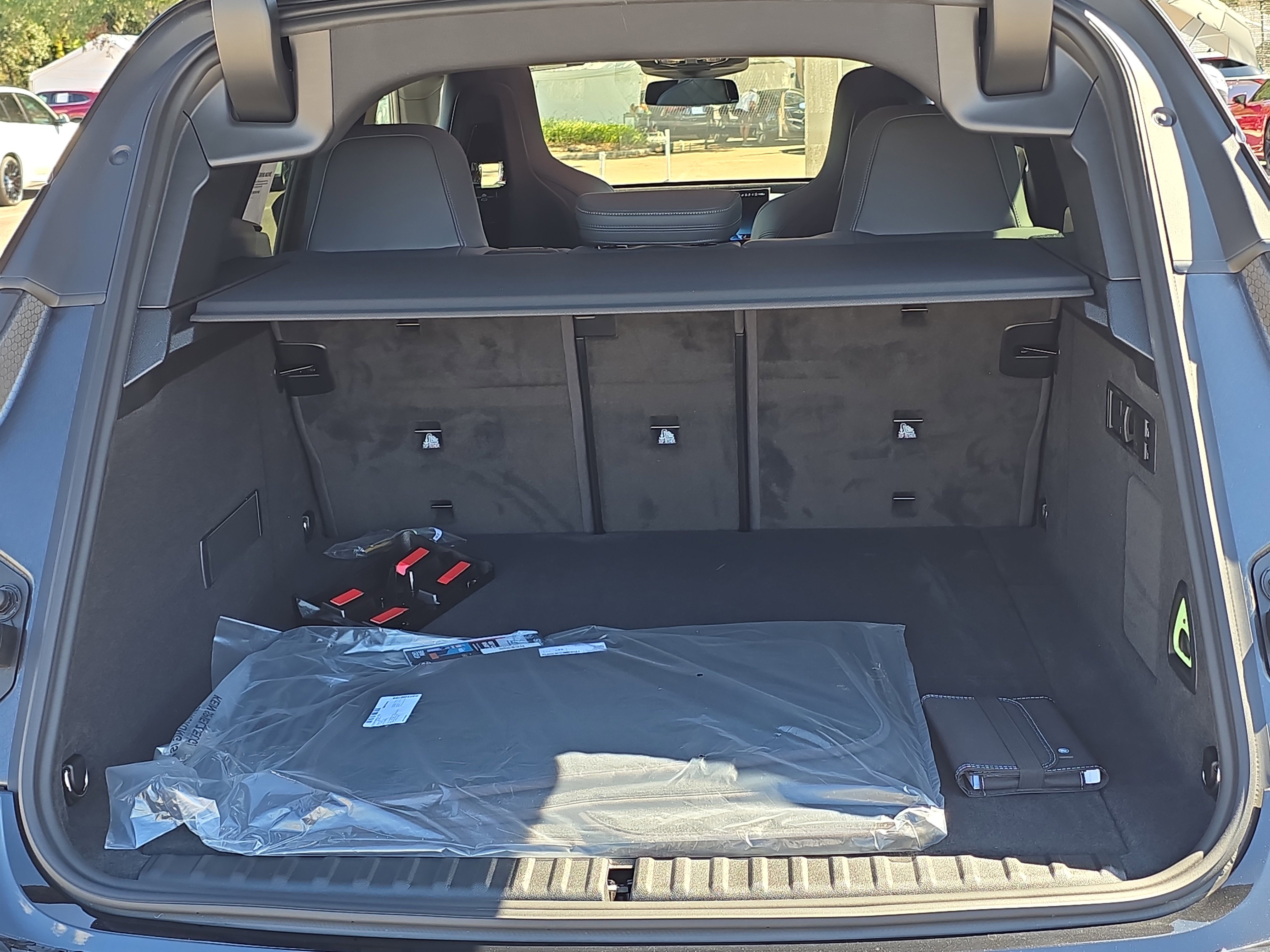 New 2026 BMW iX xDrive60 w/ M Sport Package image 9