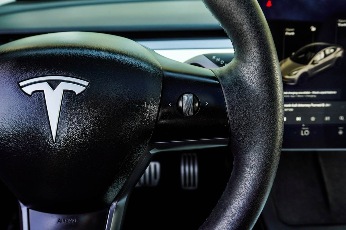 Used 2021 Tesla Model 3 Performance image 28