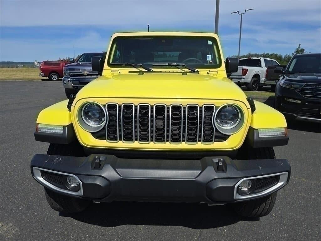 Used 2024 Jeep Wrangler Sahara image 10