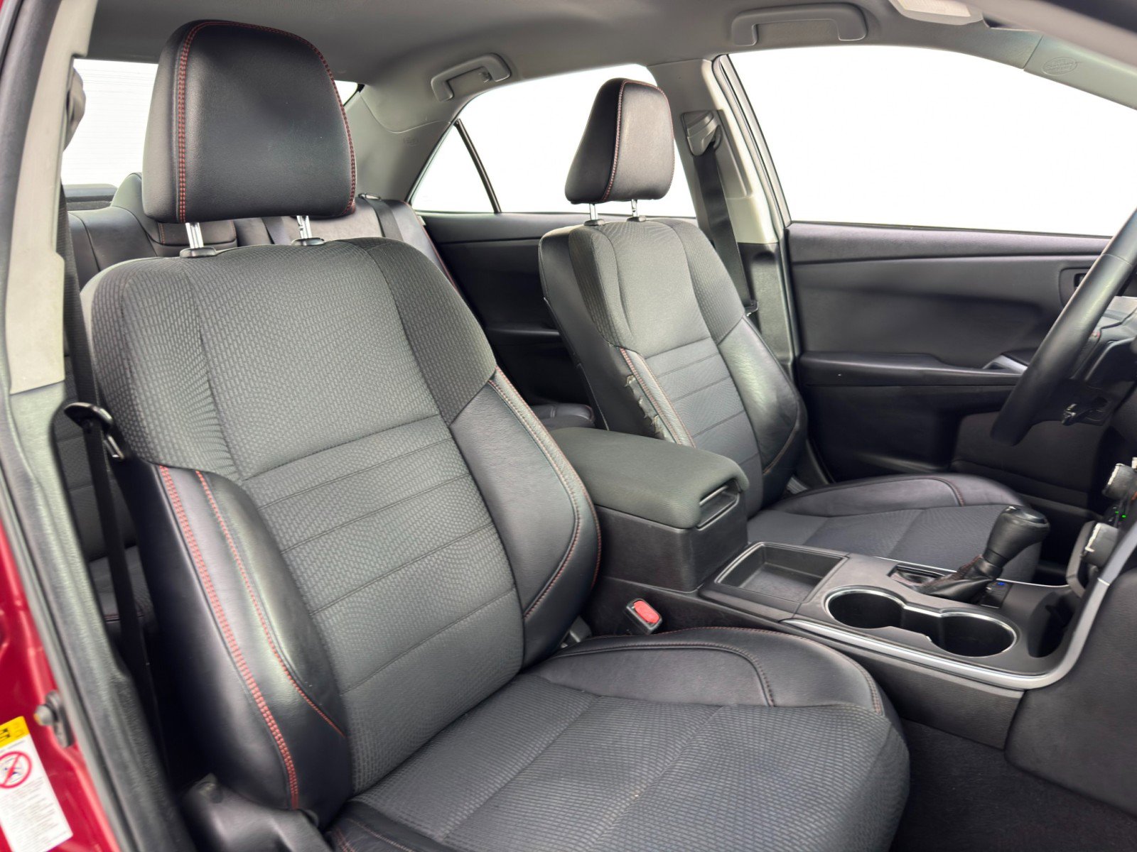 Used 2016 Toyota Camry SE image 29