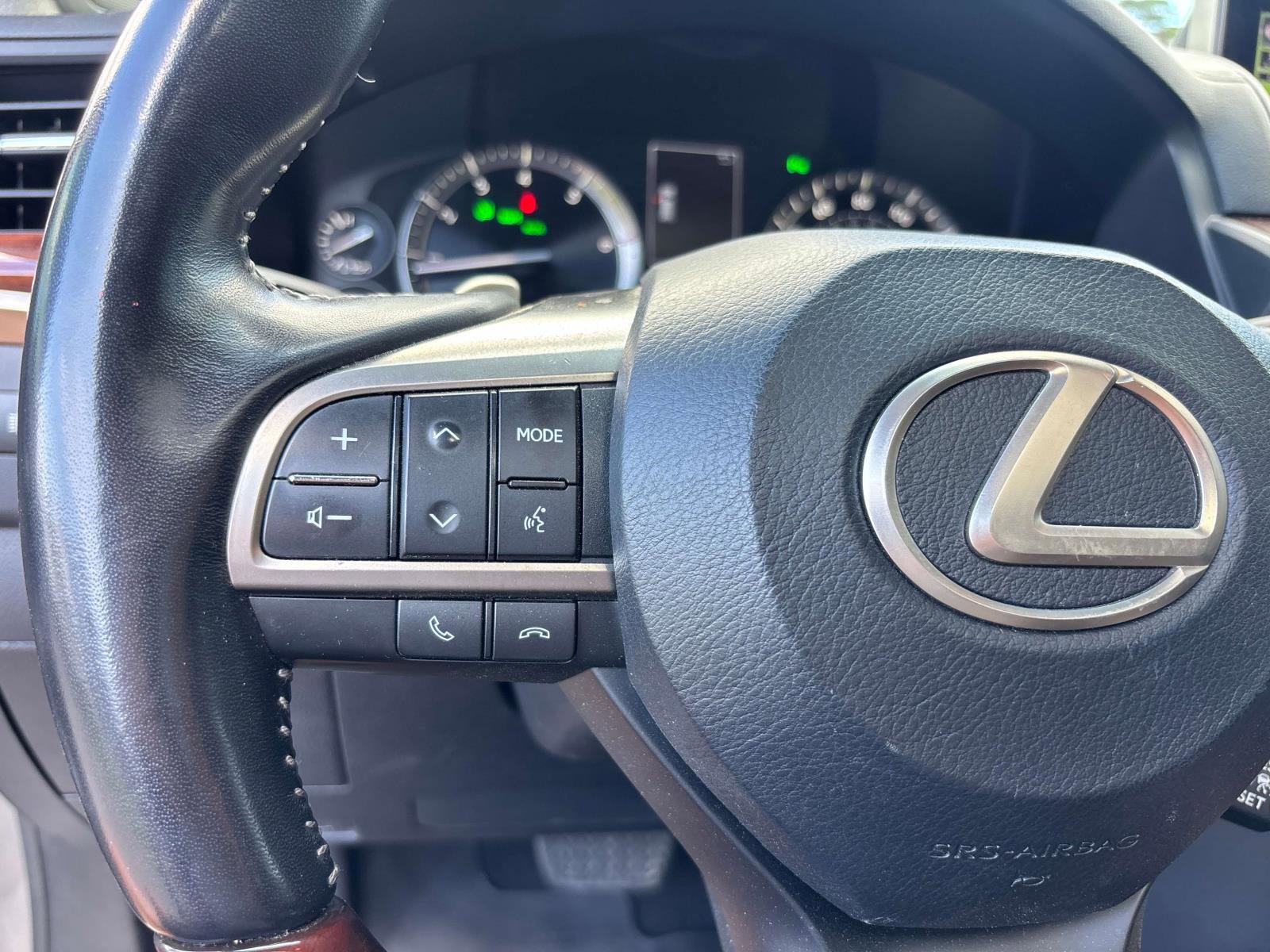 Used 2021 Lexus LX 570 4WD w/ Luxury Package image 21