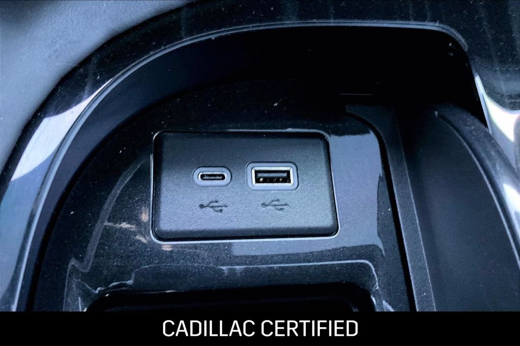 Certified 2024 Cadillac Escalade ESV V w/ Heavy-Duty Trailer Package AWD/4WD image 33