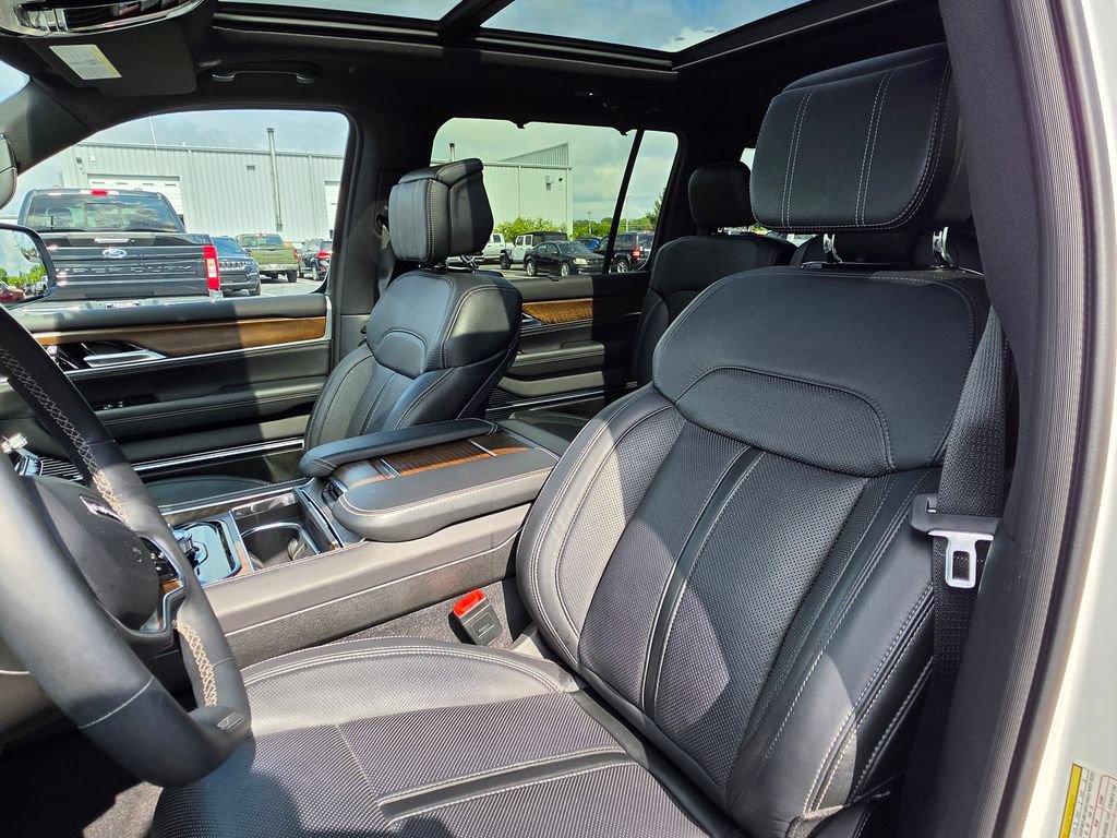 Used 2025 Jeep Grand Wagoneer 4WD w/ 8-Passenger Seating Package image 10