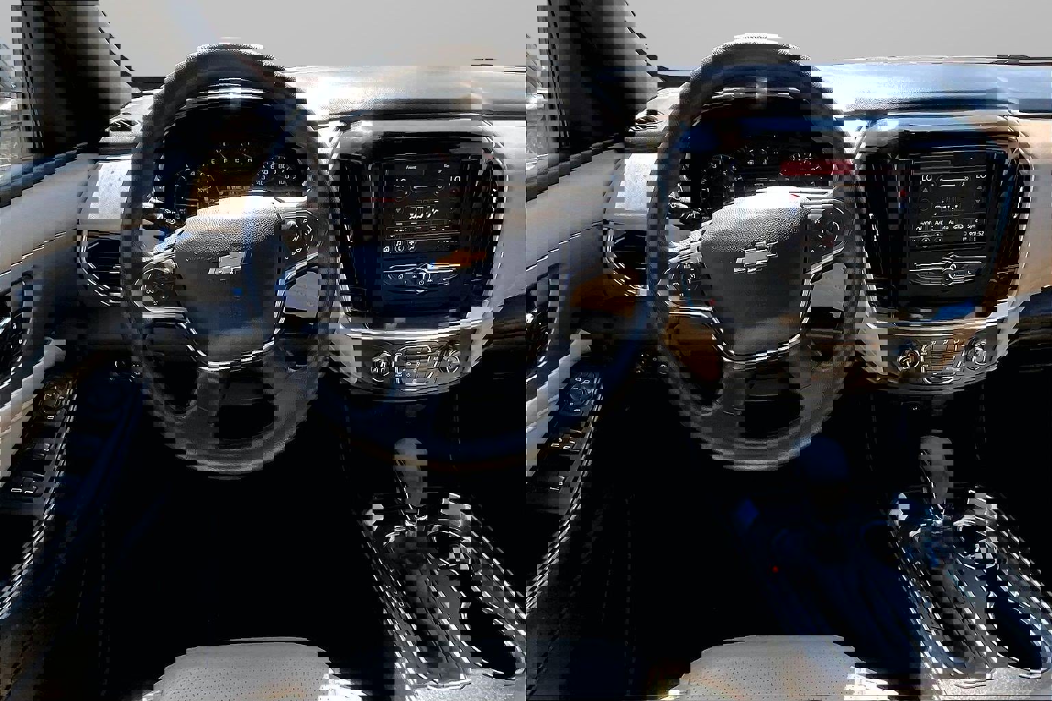 Used 2022 Chevrolet Traverse LS FWD image 5