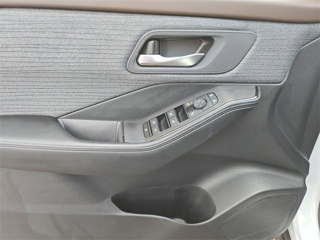 Certified 2023 Nissan Rogue SV image 13