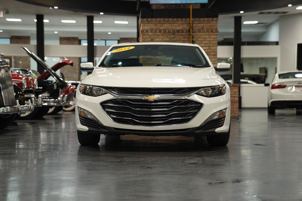 Used 2024 Chevrolet Malibu LT FWD image 3