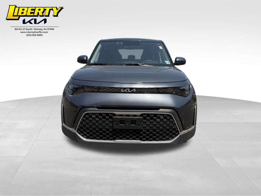 Used 2023 Kia Soul LX FWD image 2