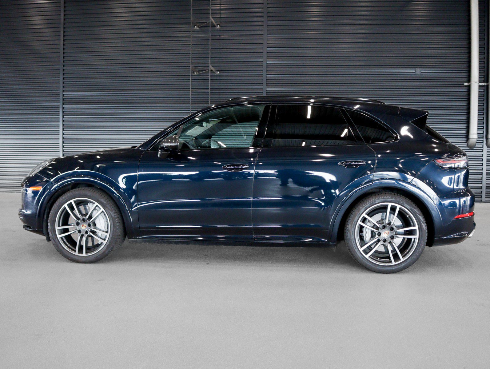 Certified 2022 Porsche Cayenne Turbo image 2