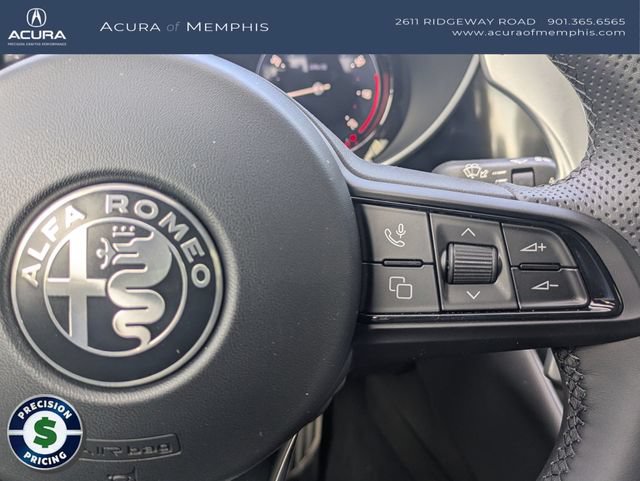 Used 2025 Alfa Romeo Giulia AWD image 16