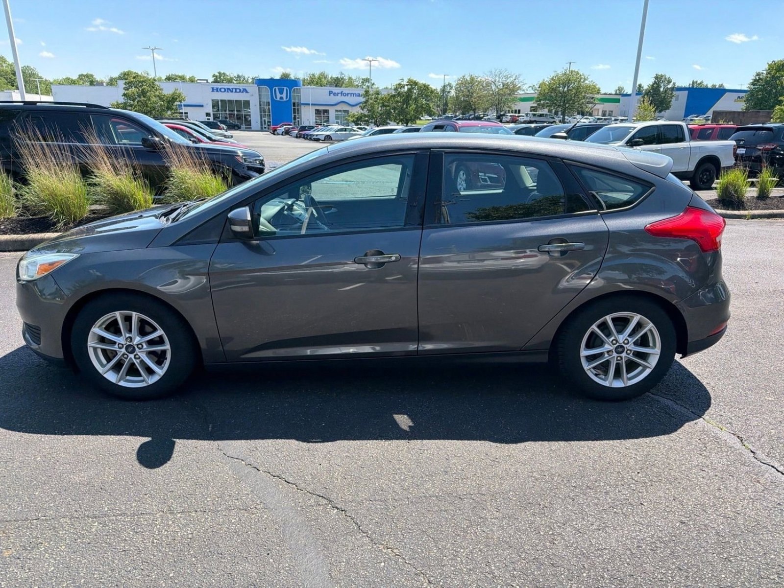 Used 2016 Ford Focus SE w/ Reverse Sensing Package FWD image 2
