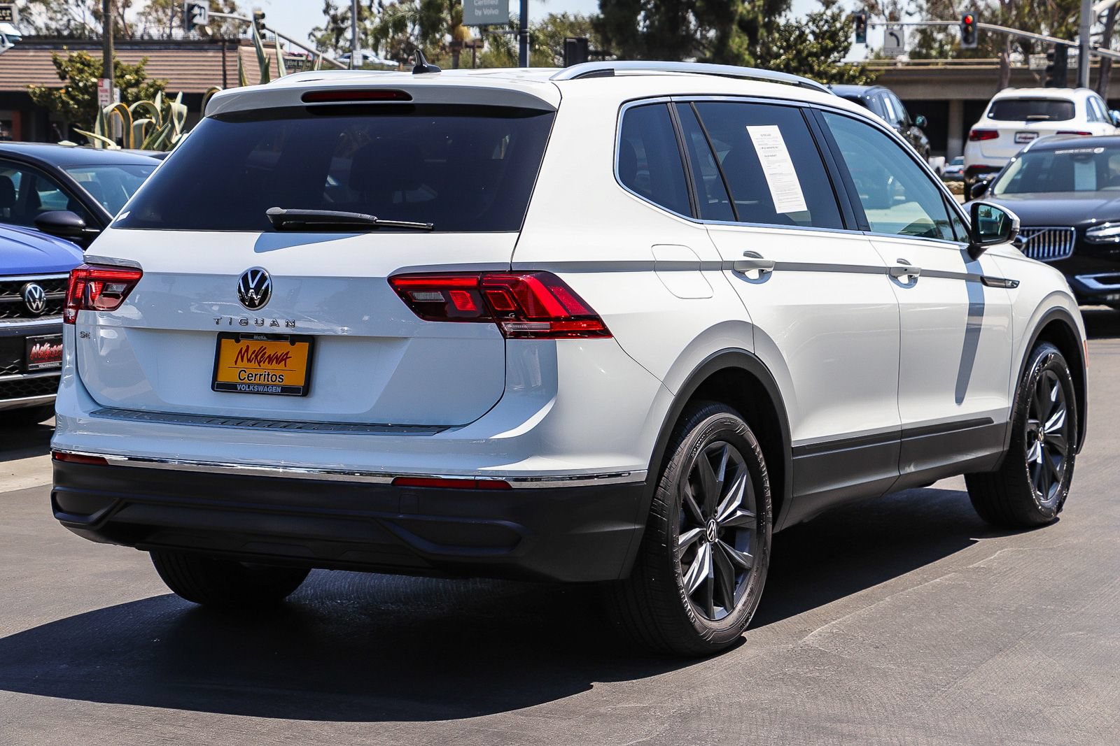 Certified 2022 Volkswagen Tiguan SE FWD image 7
