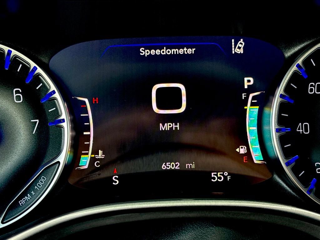 Used 2025 Chrysler Voyager LX image 16