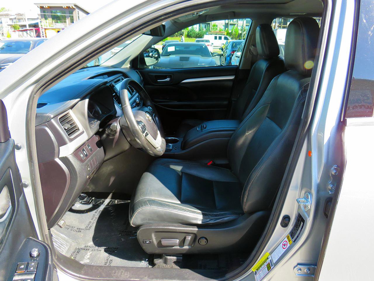 Used 2018 Toyota Highlander XLE FWD image 11