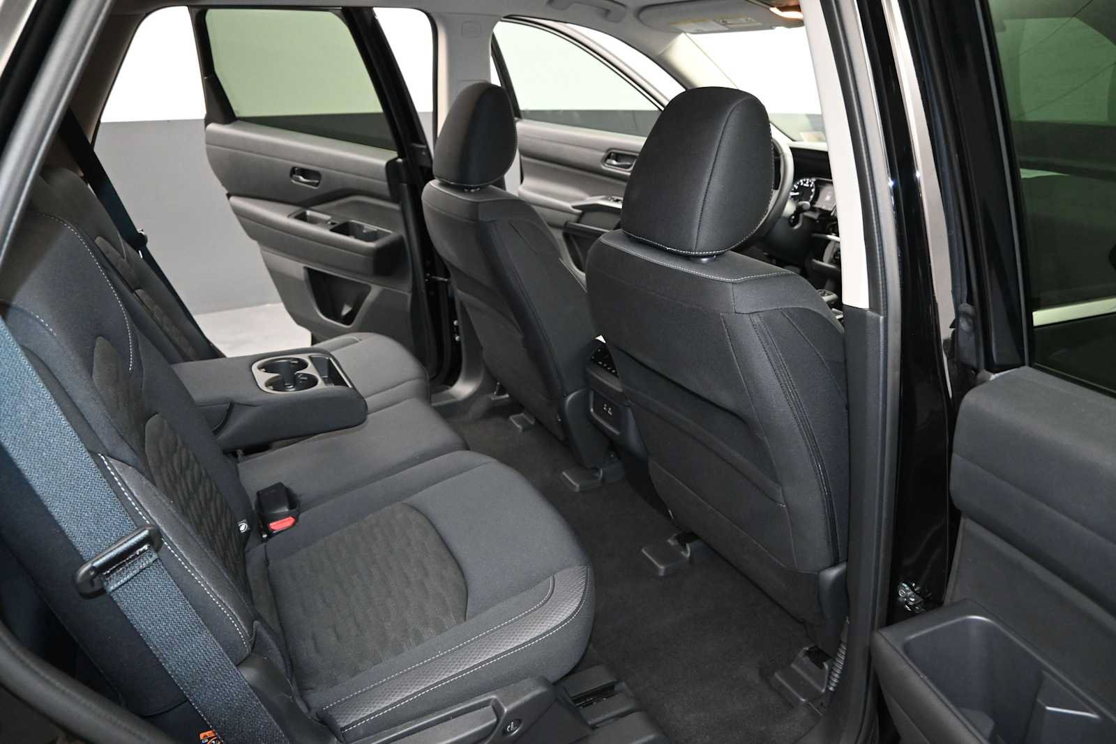 Used 2025 Nissan Pathfinder SV AWD/4WD image 24