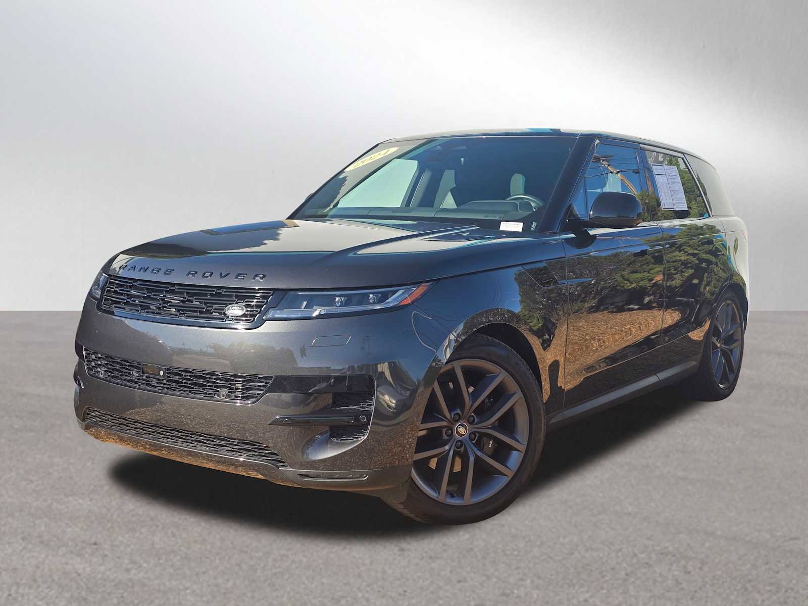 Used 2024 Land Rover Range Rover Sport SE image 1