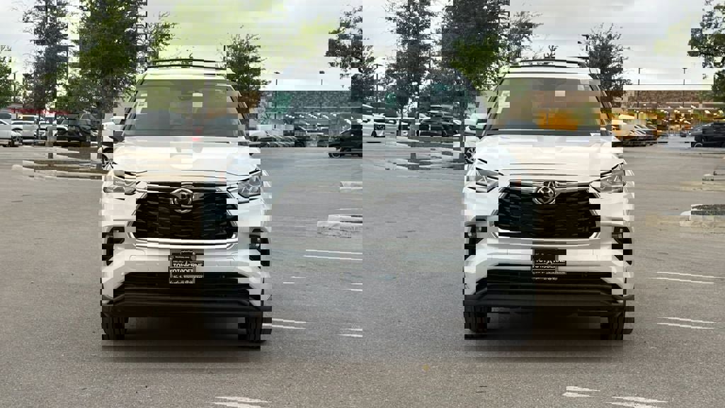 New 2026 Toyota Highlander Limited image 2