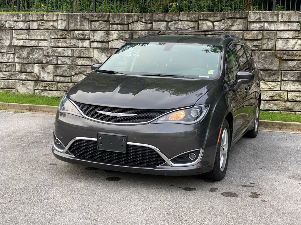 Used 2017 Chrysler Pacifica Touring-L w/ Tire & Wheel Group FWD image 3