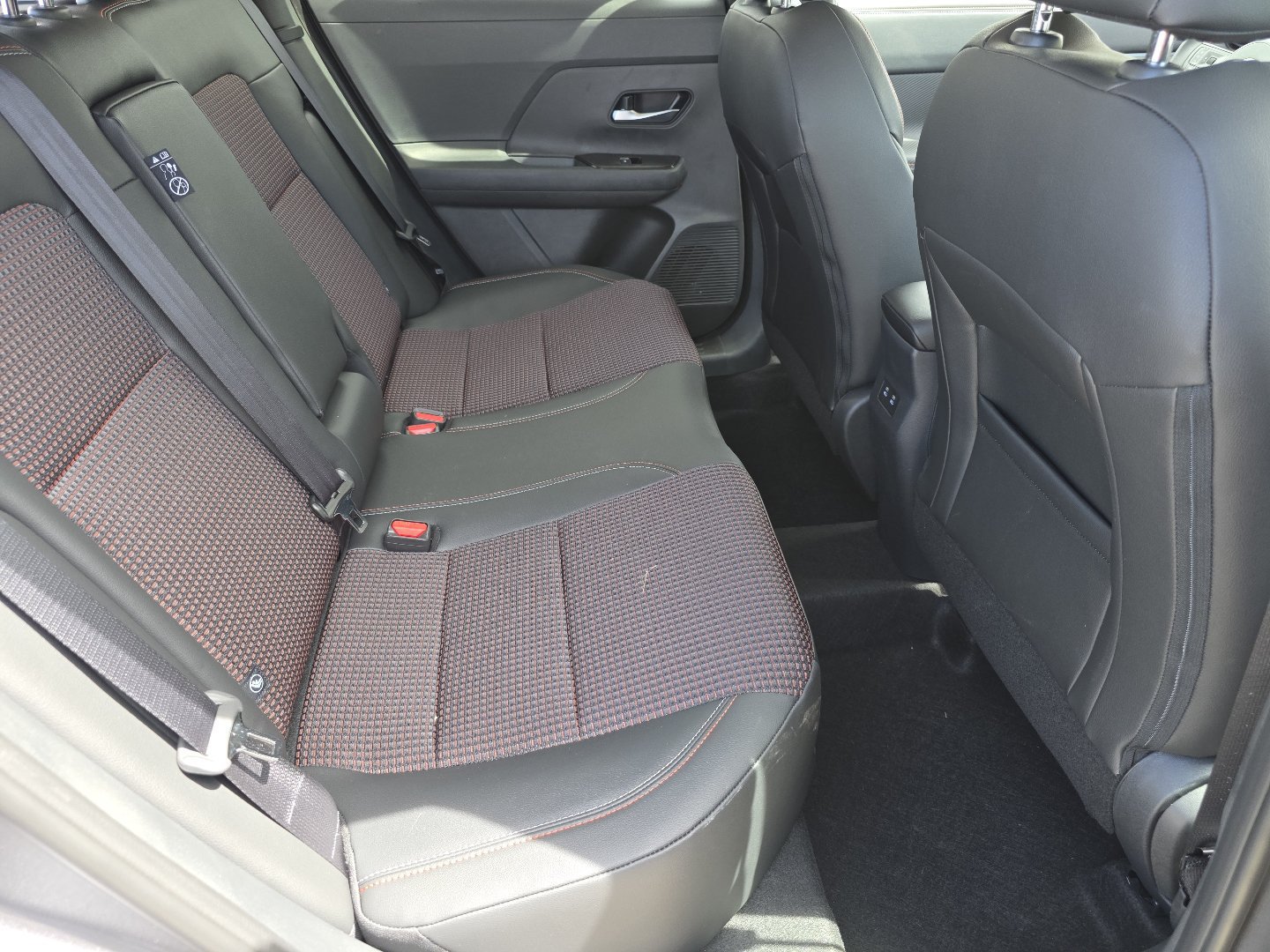 New 2026 Nissan Kicks SR AWD/4WD image 23