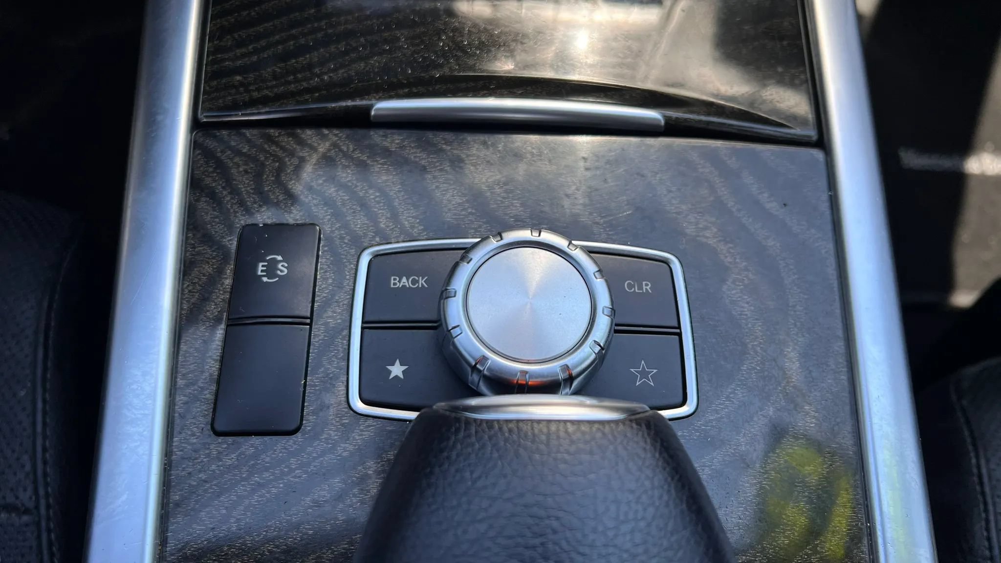 Used 2015 Mercedes-Benz E 400 Sedan w/ Driver Assistance Package image 28