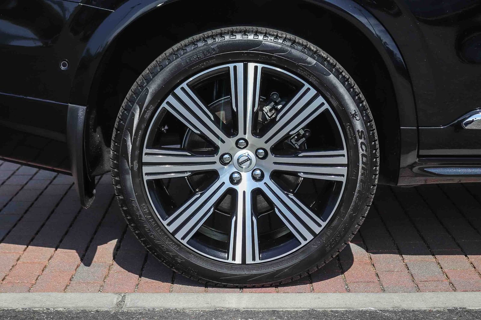 Used 2025 Volvo XC90 T8 Plus w/ Protection Package Premier AWD/4WD image 10