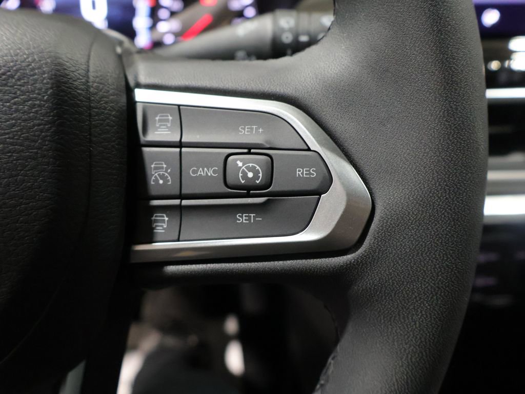 Used 2025 Jeep Compass Limited image 38