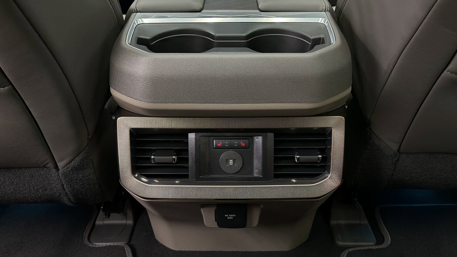 Used 2026 Ford F450 Platinum w/ Platinum Plus Package image 40