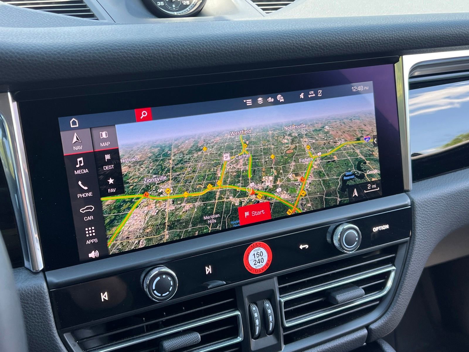 Certified 2025 Porsche Macan AWD/4WD image 28