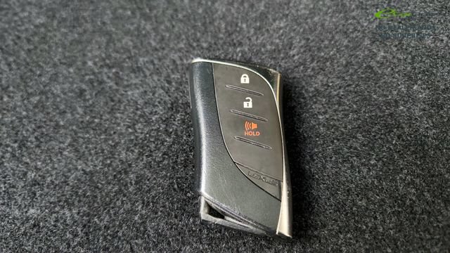 Used 2025 Lexus UX 300h FWD image 76