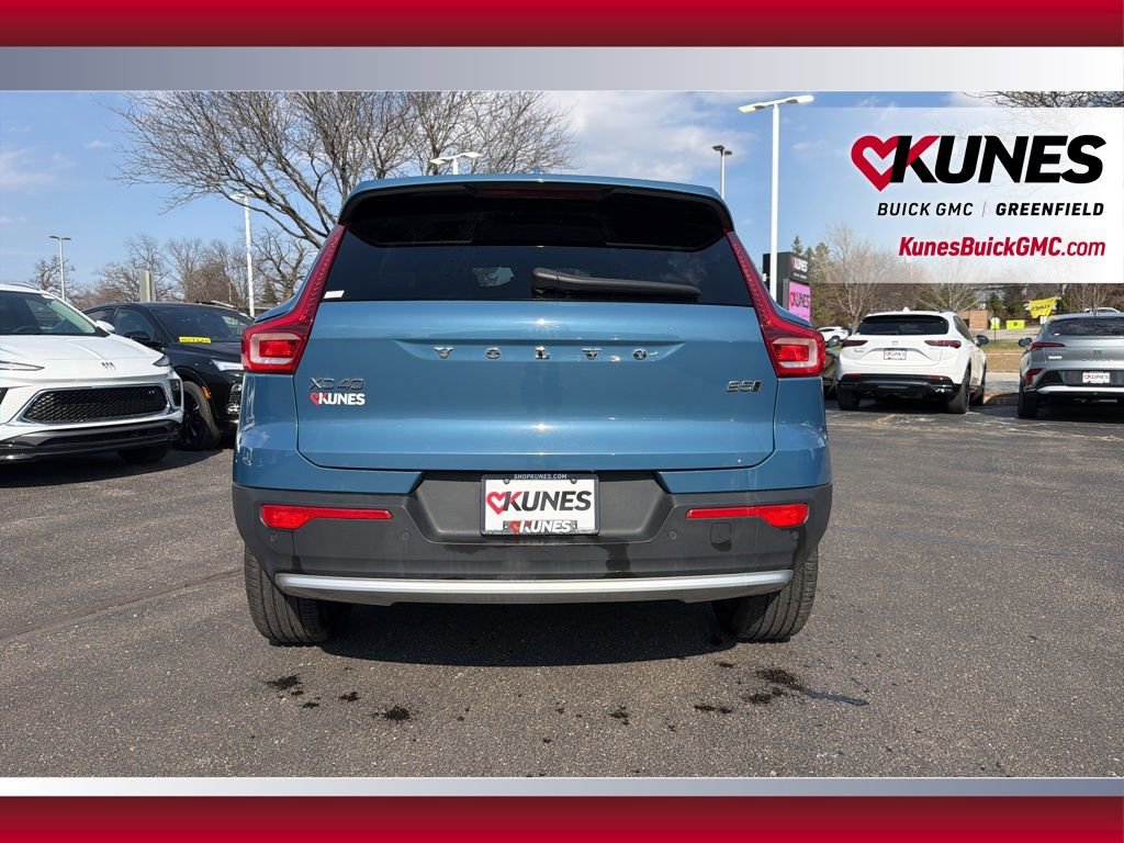 Used 2024 Volvo XC40 B5 Core AWD/4WD image 6