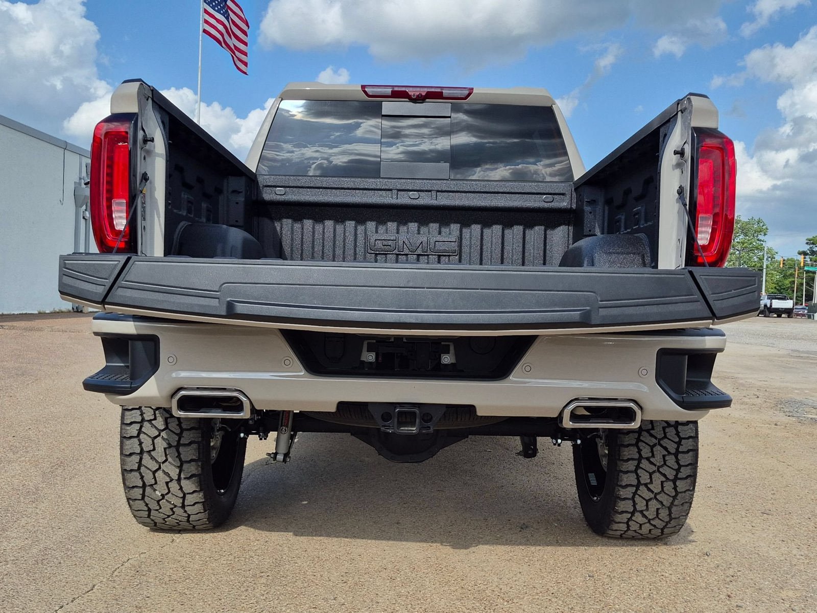 New 2026 GMC Sierra 1500 AT4 w/ AT4 Premium Package AWD/4WD image 4