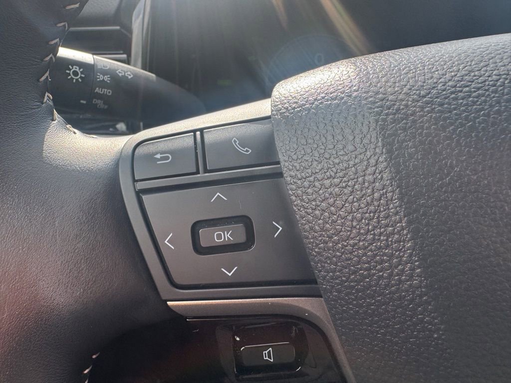 Used 2025 Toyota Camry SE image 17