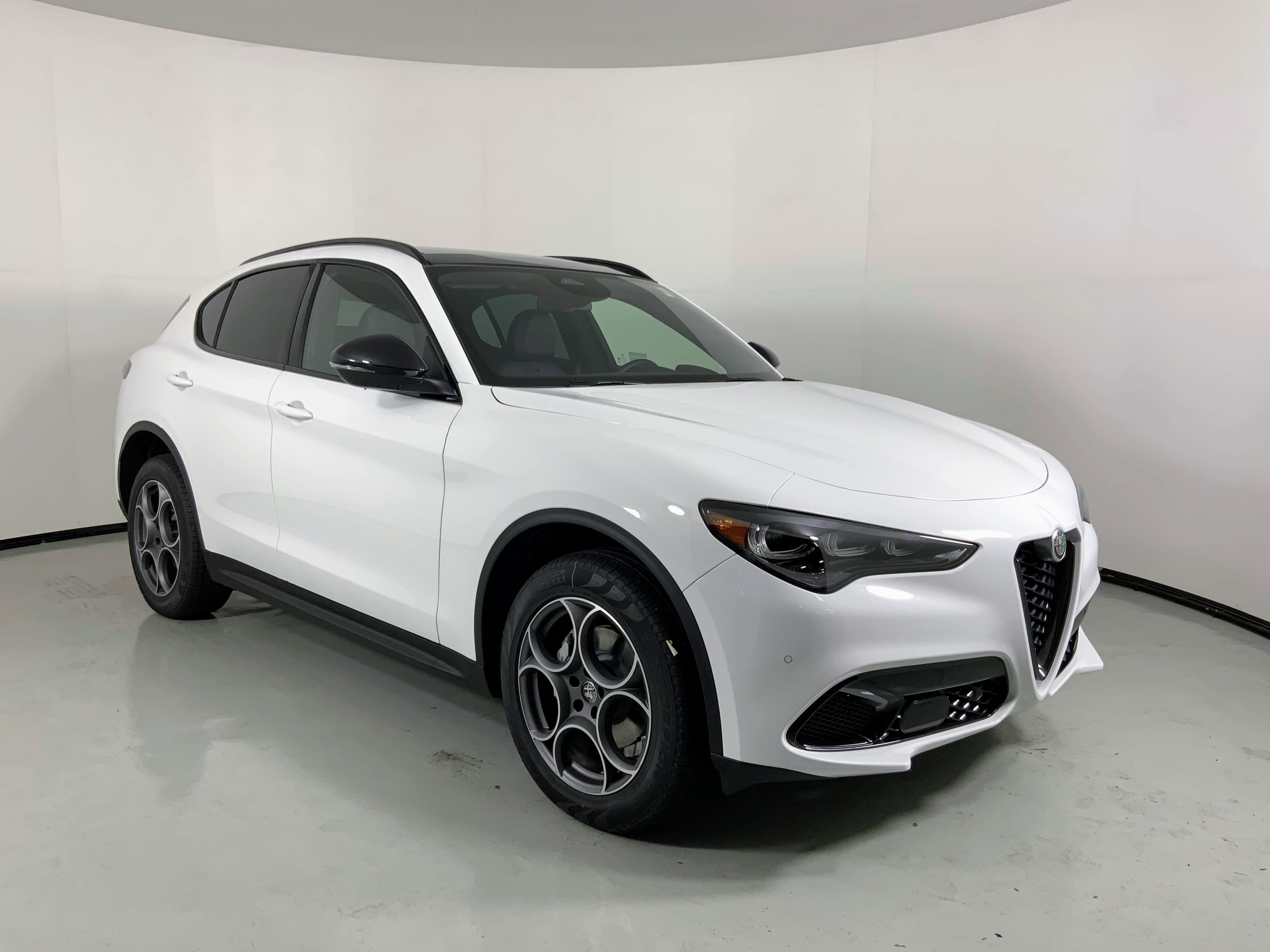New 2025 Alfa Romeo Stelvio Sprint w/ Convenience Package image 4