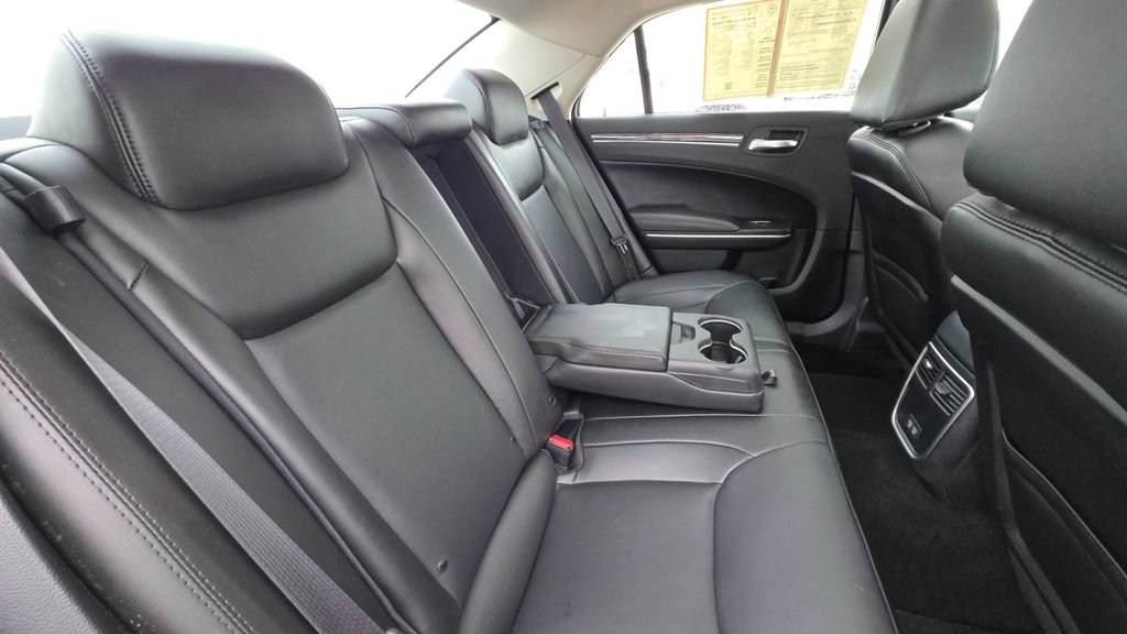 Used 2019 Chrysler 300 Touring w/ Quick Order Package 2EF RWD image 14