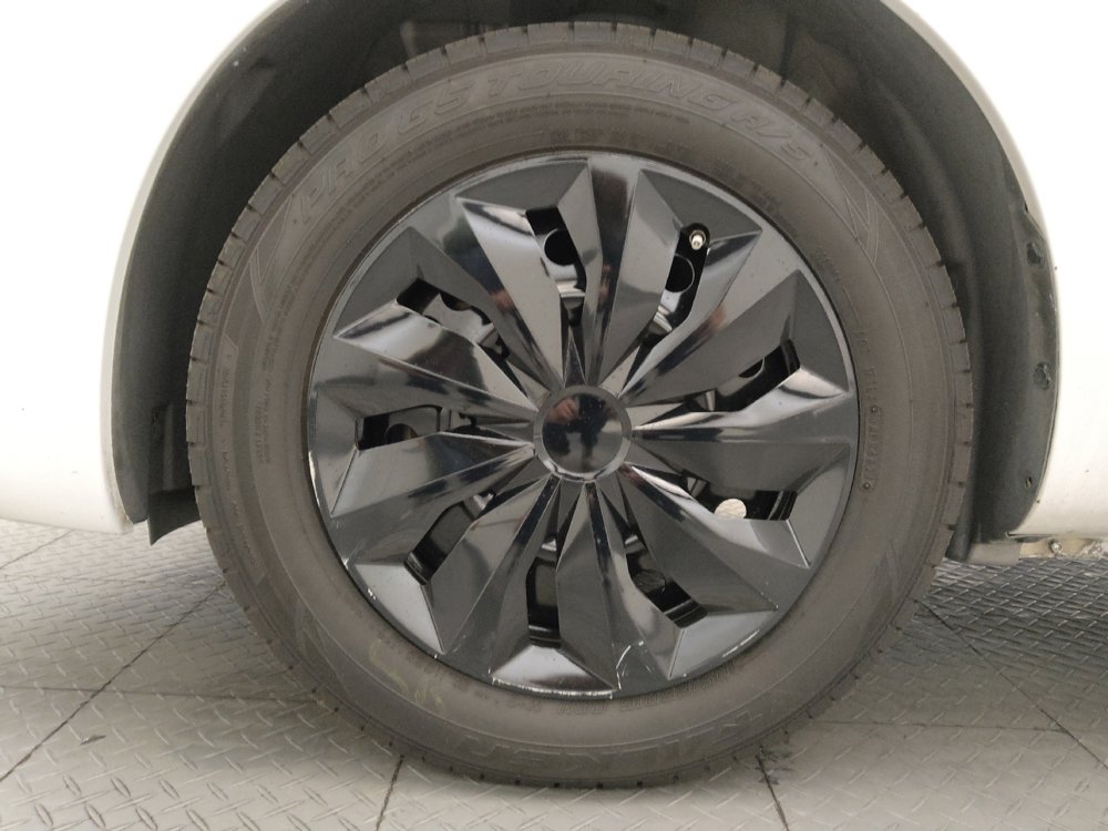 Used 2019 Nissan Versa SV FWD image 31