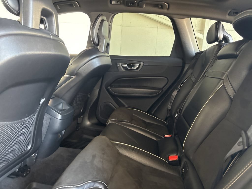 Used 2018 Volvo XC60 T6 R-Design w/ Convenience Package AWD/4WD image 18