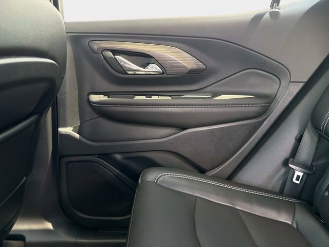 Used 2023 GMC Terrain SLT w/ Infotainment Package II FWD image 14